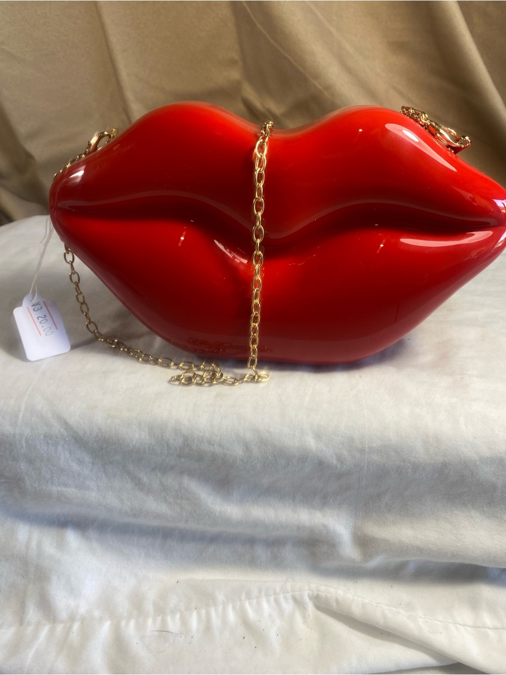 Statement Red Lip-Shaped Clutch with Gold Chain Strap